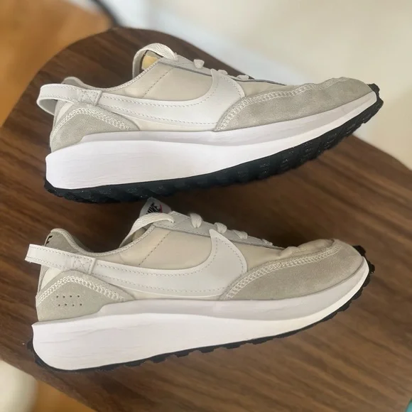 Nike Women’s Waffle Debut Sneaker Sneakers Athletic Shoes White 6 - Picture 2 of 6